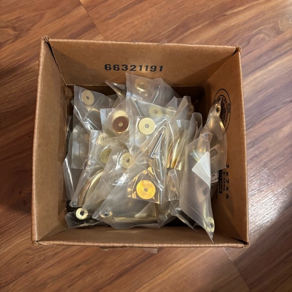 Liberty Hardware Gold Tone Drawer Pulls Lot Of 37 - Picture 3 of 5